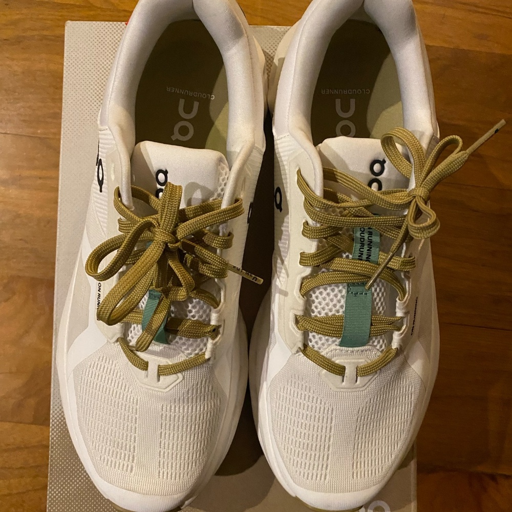 On Running Cloudrunner 2 White Green - Brand New Men's 9 - $90